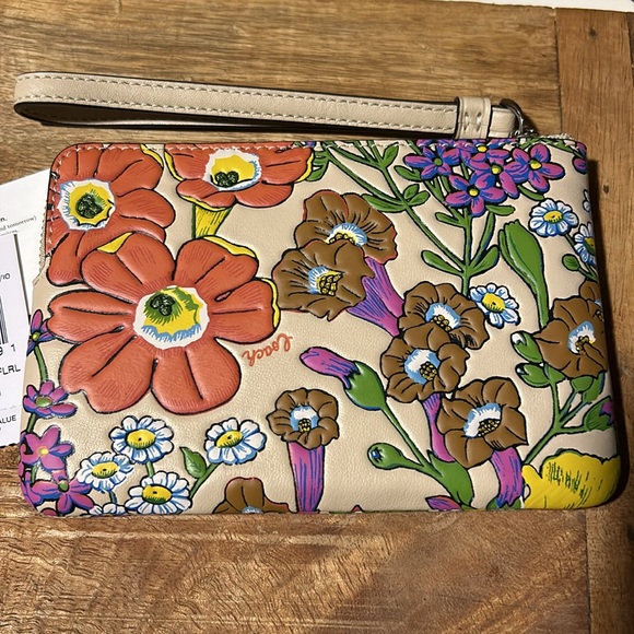 Coach Zip Leather Floral Wristlet BNWT BEAUTIFUL - Picture 3 of 10